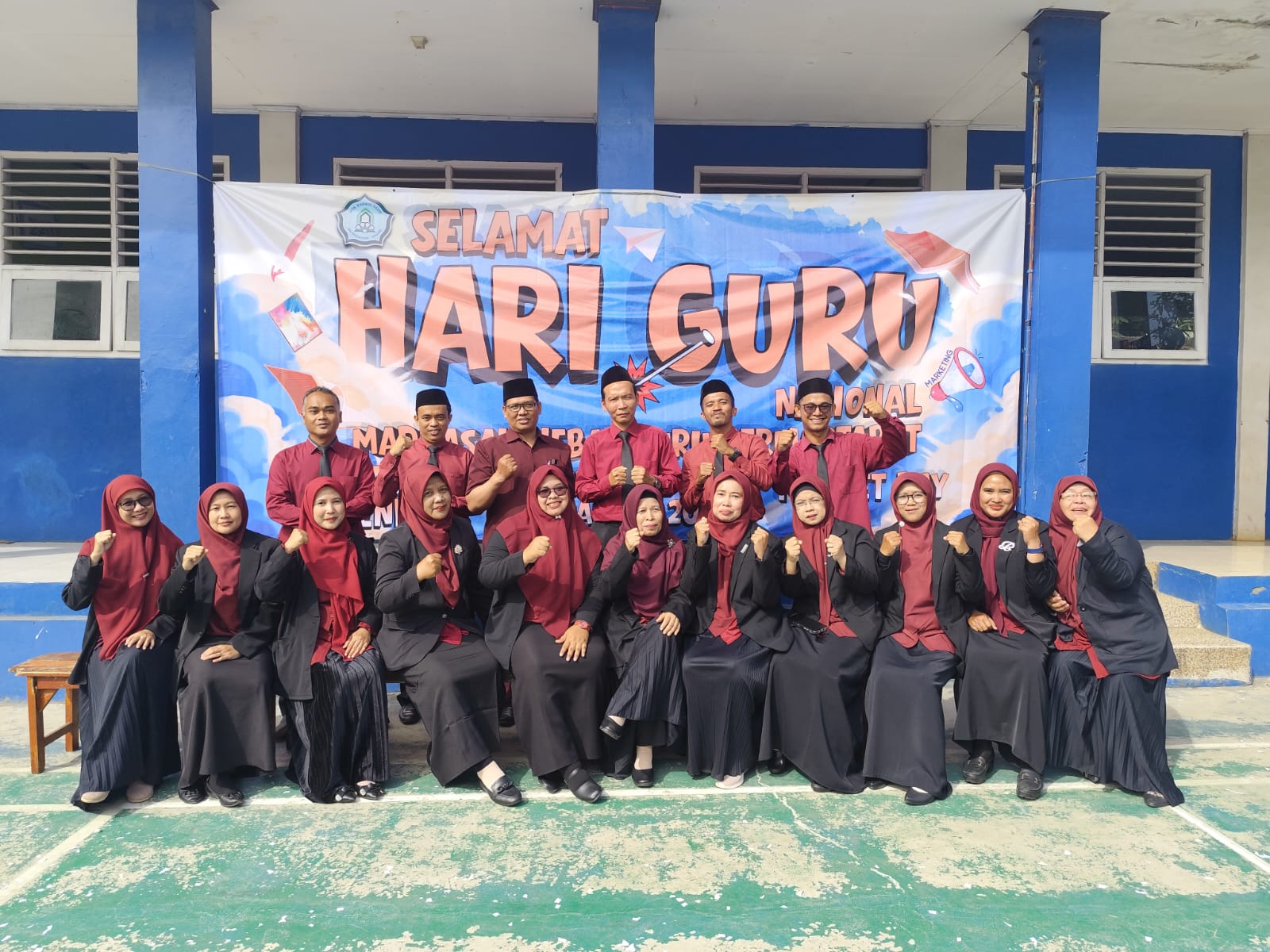 Penuh Haru dan Ceria, Intip Keseruan Perayaan Hari Guru di MTs Bahrul Ulum Bojonggede!